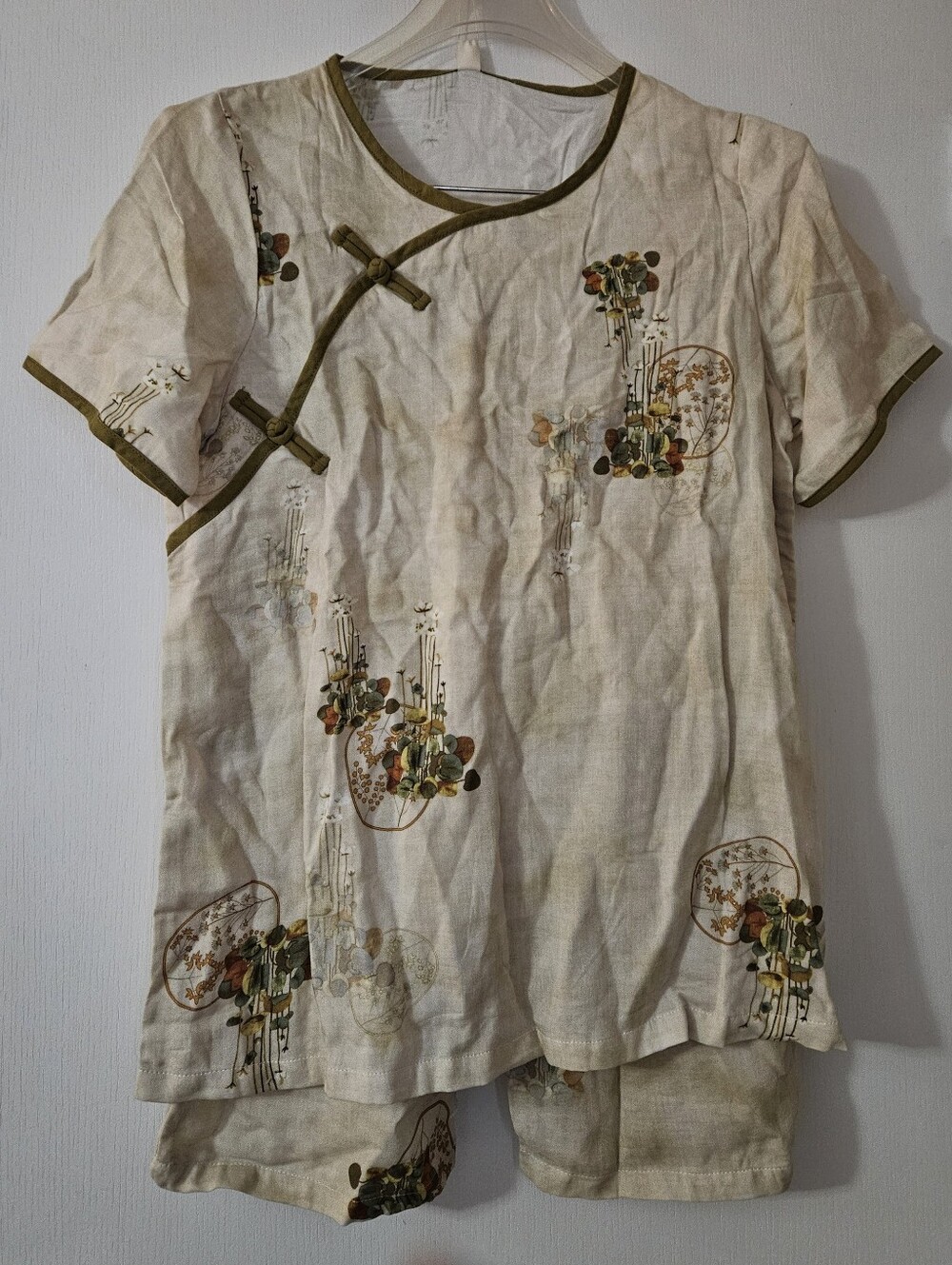 NWT Lovely Cream Asian Floral Short Sleeve Pajama Set with Olive Trim, M, 8-10
